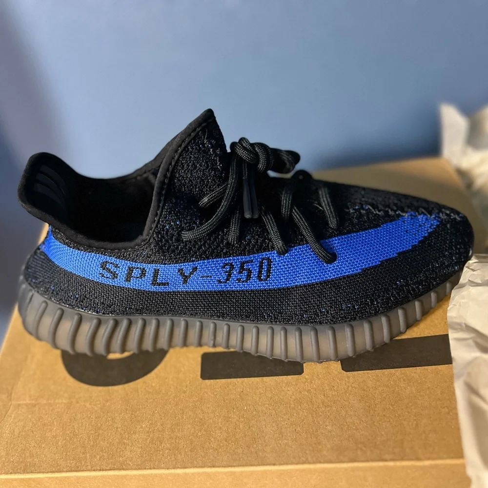 Authentic Adidas Yeezy Boost 350 V2 NWT‎